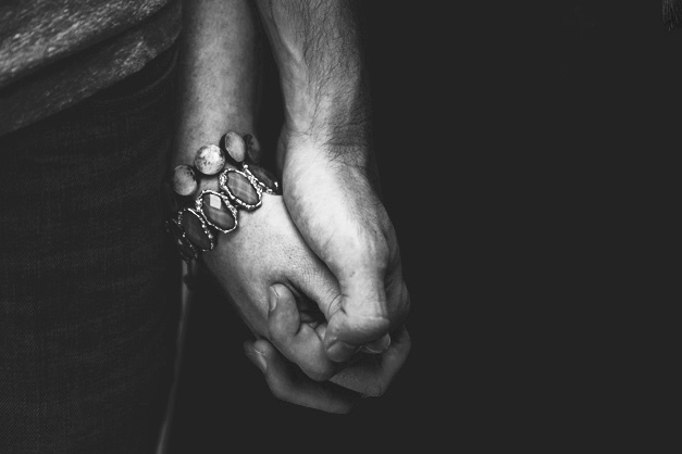 hand-holding-black-and-white