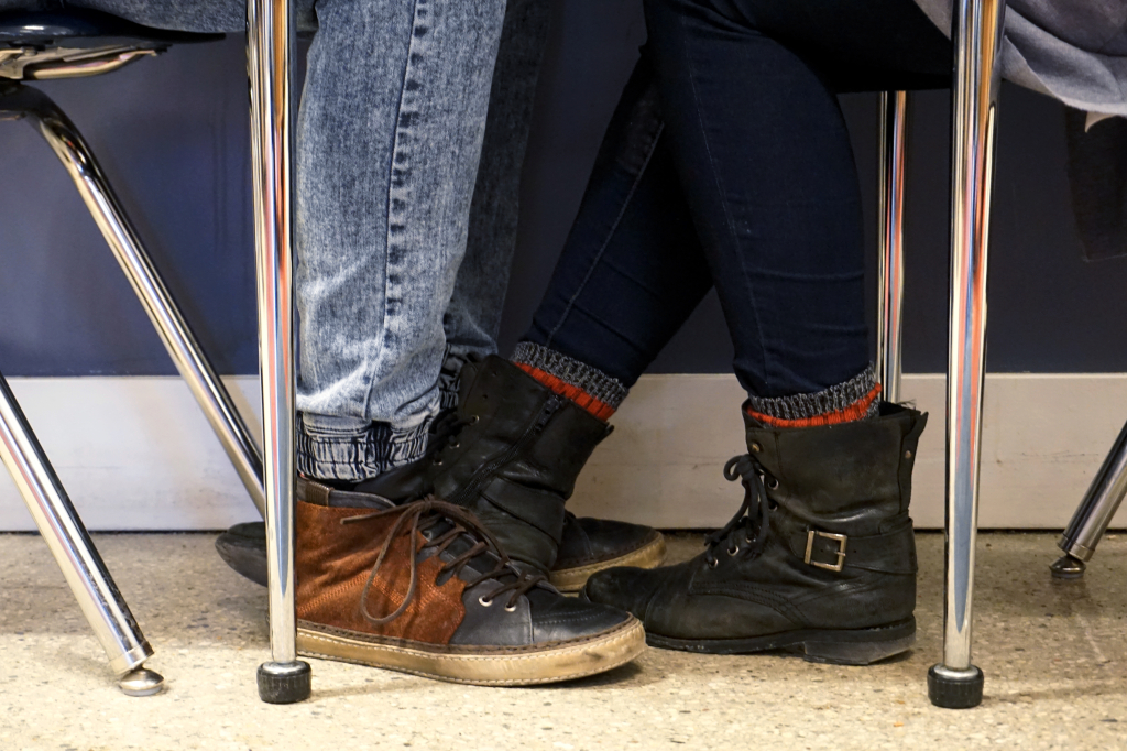 Feet-Touching-Couple-Winter